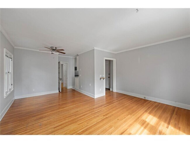 Building Photo - 2733 Girard Ave S