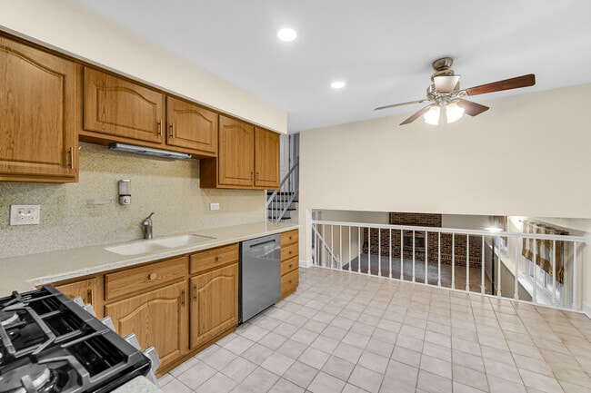 Building Photo - 12 W Beech Dr
