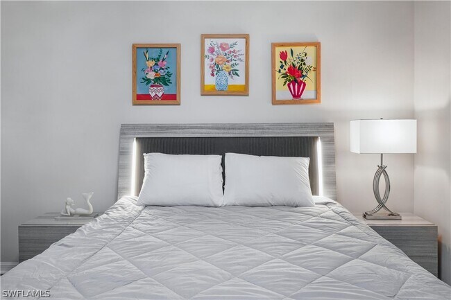 Building Photo - 2620 NE 5th Ave