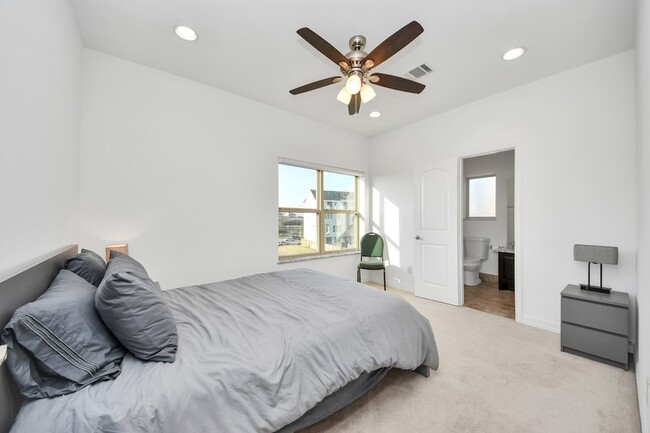 Building Photo - 146 Carson Ct