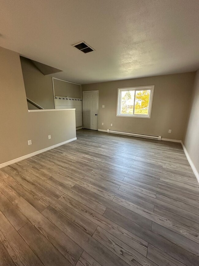 Building Photo - BEAUTIFULLY UPDATED 3 BEDROOM, 2 BATHROOM TWIN HOME WITH ATTACHED 1 CAR GARAGE