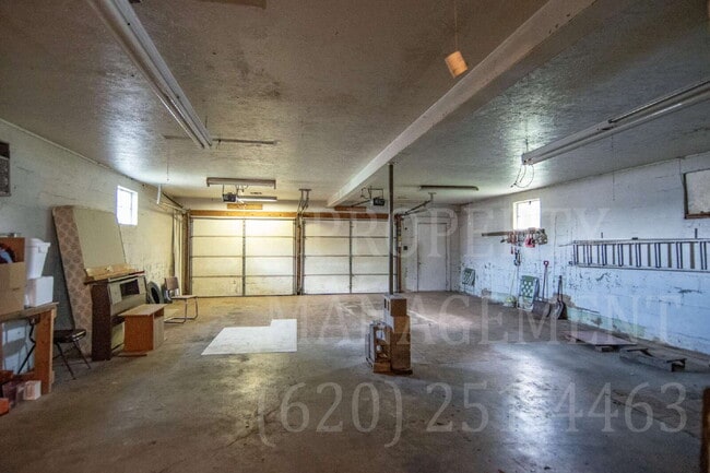 Building Photo - 3-Bed, 1.5-Bath with Detached Dual-Access ...