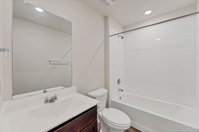 Building Photo - 140 Fireoak Dr