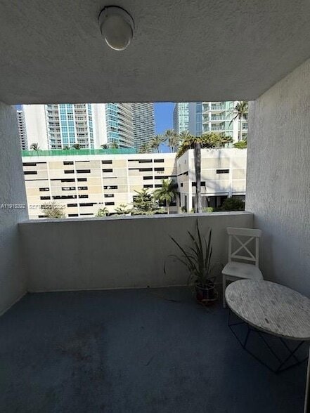 Building Photo - 500 NE 29th St