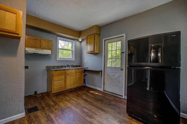 Building Photo - 330 W Withrow St