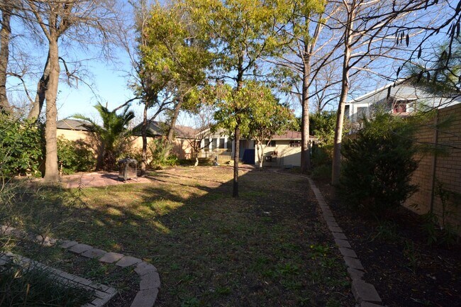 Building Photo - 7602 Blessing Ave