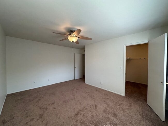 Building Photo - Westlake Village Upper Unit in Village Gre...