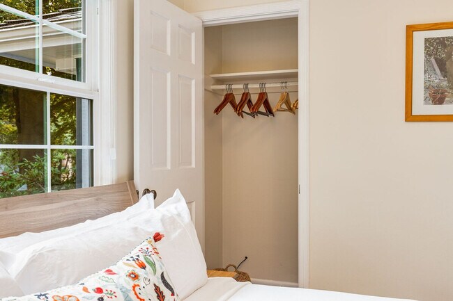 Building Photo - 3177 NE 84th St