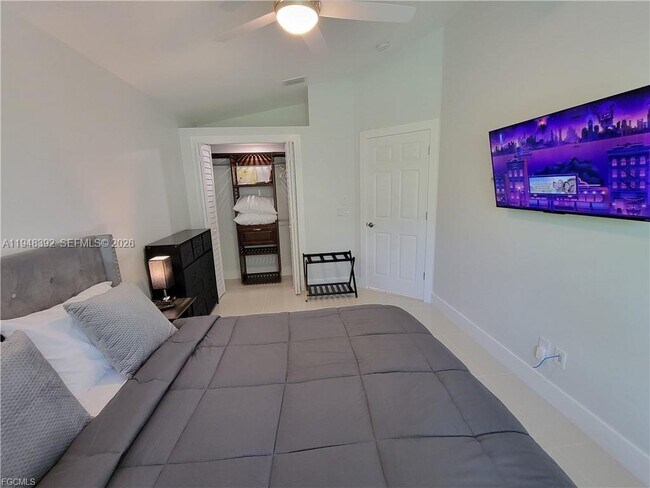 Building Photo - 237 SW 47th St