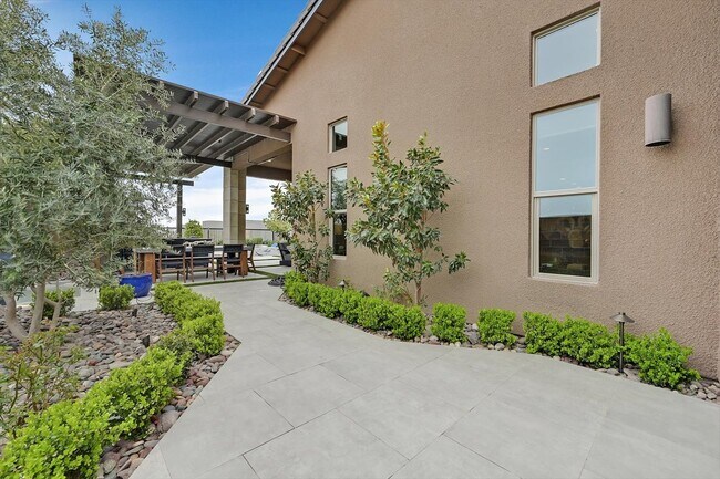 Building Photo - 6690 Interstellar St