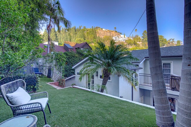 Building Photo - 1531 Marmont Ave