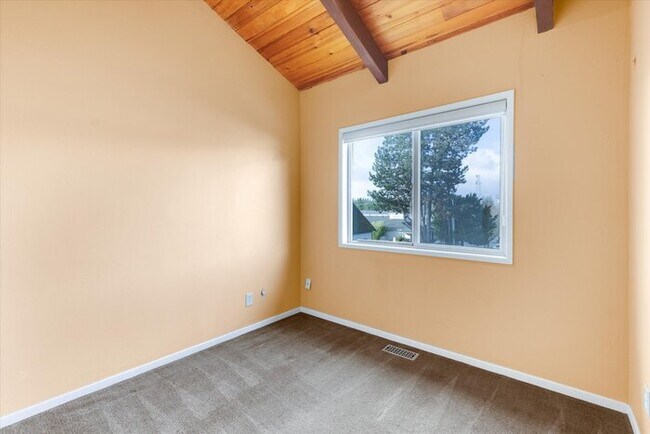 Building Photo - RIVERFRONT CONDO IN LONGVIEW