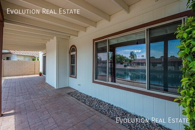 Building Photo - 2033 S Paseo Loma