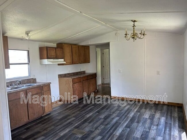 Building Photo - 31 S Oliver Dr