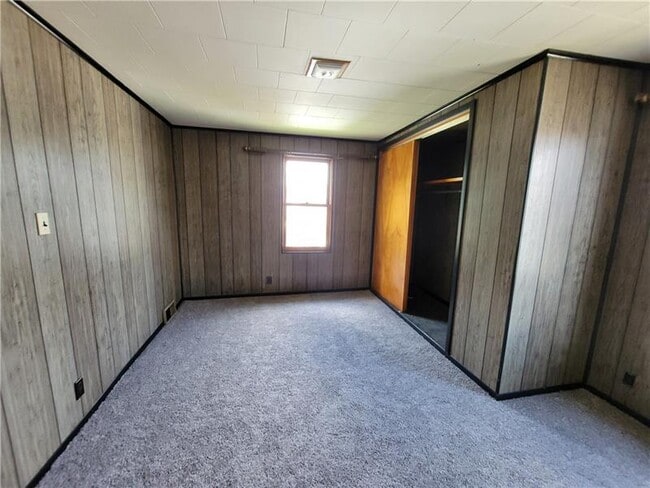 Building Photo - 404 W Cunningham St