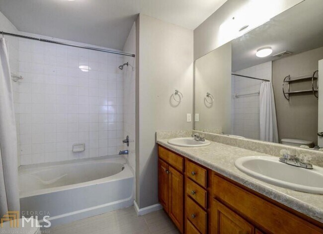 Building Photo - 2725 Silver Hill Terrace SE