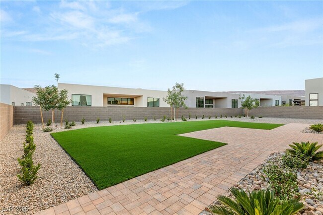 Building Photo - 10793 Vista Altura Ave