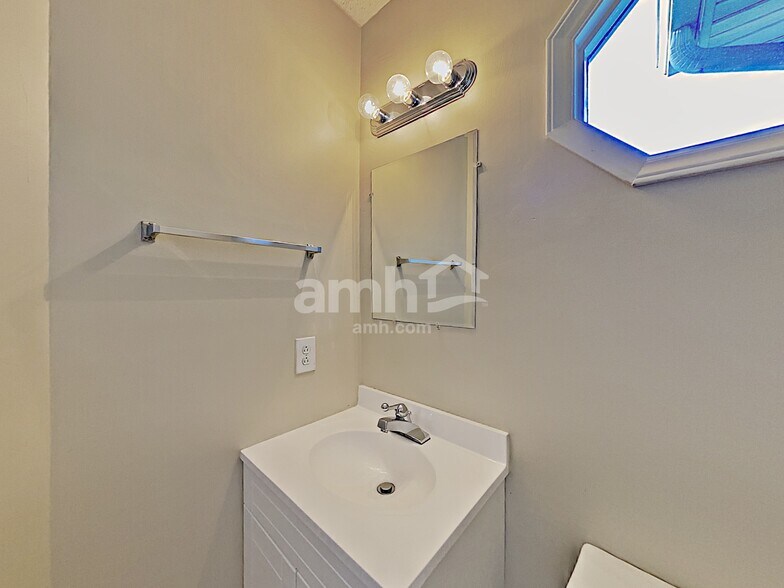 Building Photo - 413 Saint Francis Ave