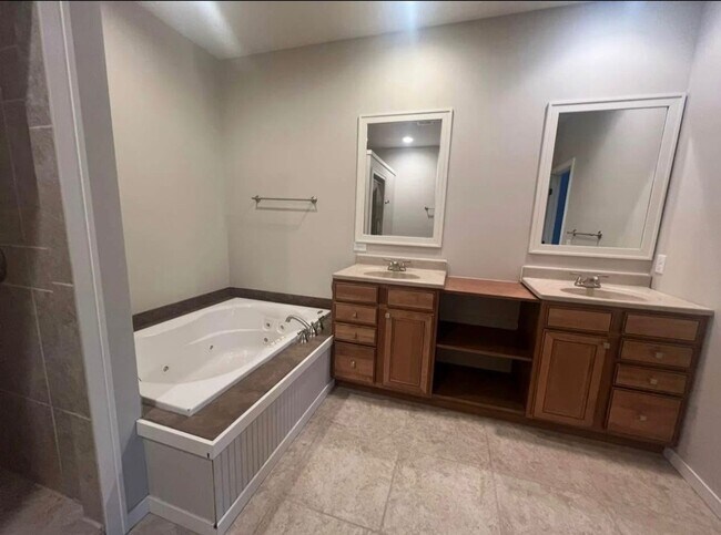 Building Photo - 6156-6158 Fairgrove St