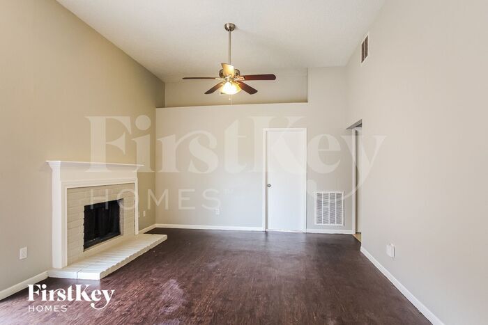 Building Photo - 5430 Santrey Dr