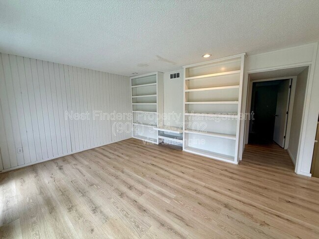 Building Photo - 222 7th St