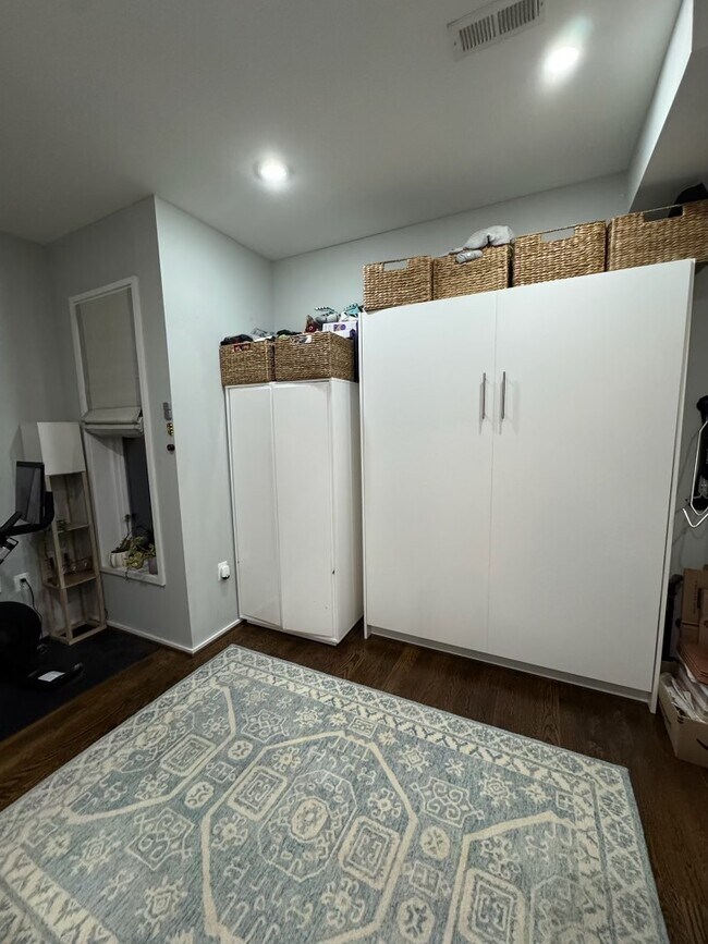 Building Photo - 1100 W St NW