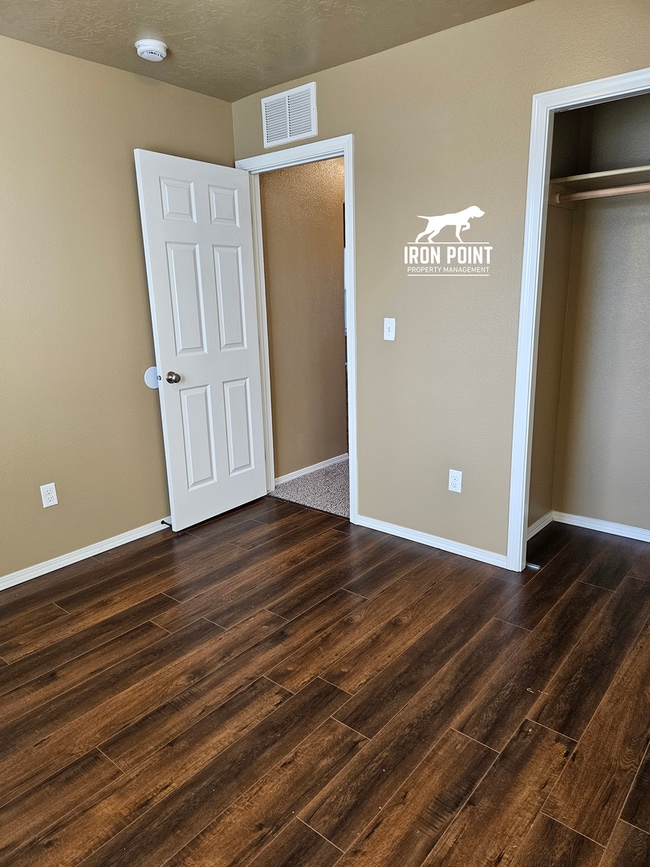 Building Photo - 3bed/2bath home w/bonus room, 2 car garage, fenced yard, and landscaping included.