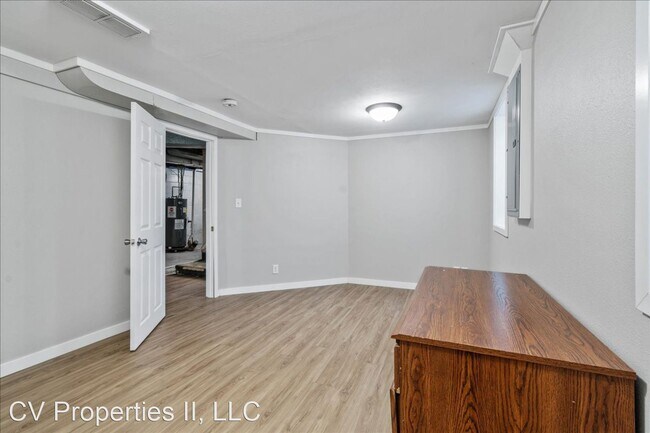 Building Photo - 4 br, 2 bath House - 1901 Iowa Street