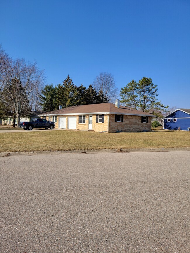 Building Photo - 2239 N Huron Dr