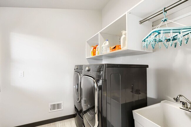 Building Photo - Cedar Park Furnished Home