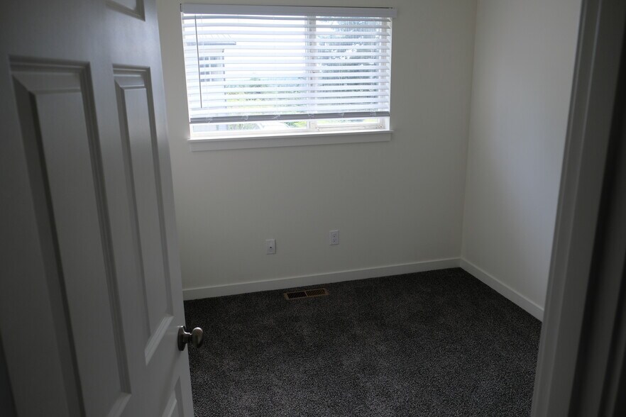 small bedroom upstairs - 6114 S 126th Pl