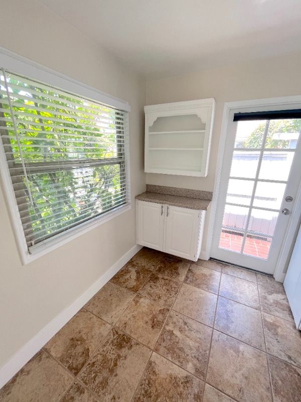 Building Photo - 666 Glenneyre St