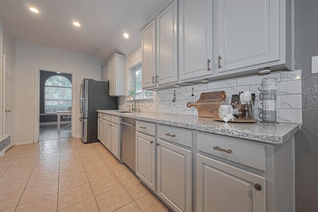 Building Photo - 119 Genesee Ridge Dr