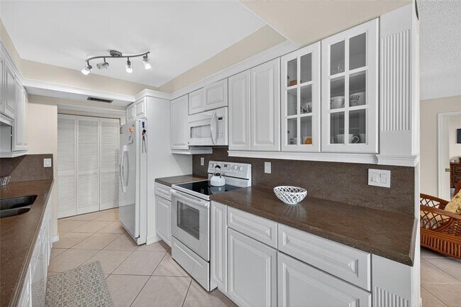 Building Photo - 800 Jeffery St