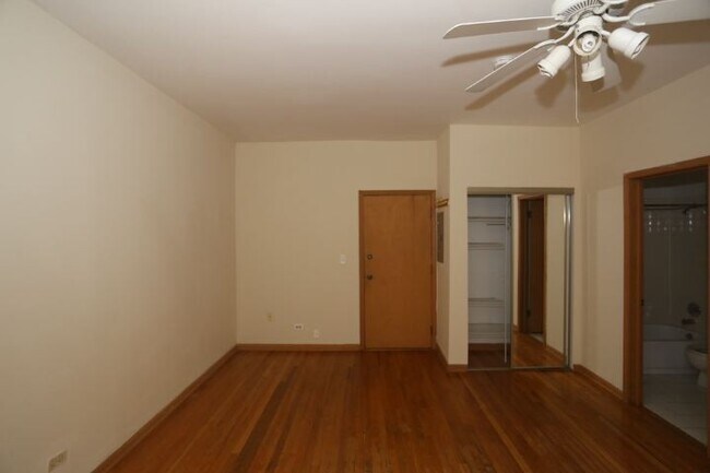 Building Photo - 640 W Barry Ave