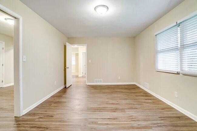 Building Photo - 2138 Springdale Rd SW