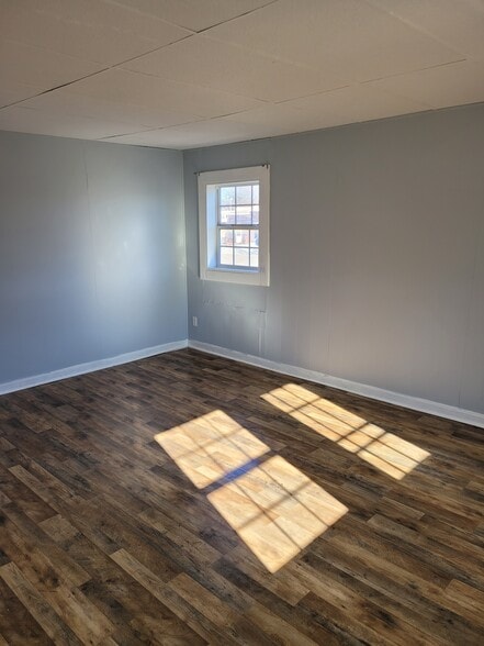 living room - 414 Erie Ave