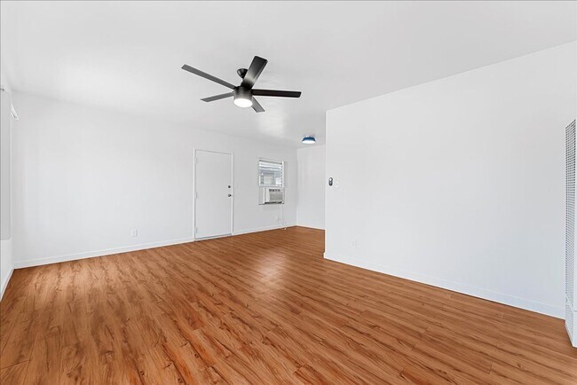 Building Photo - 6110 Cahuenga Blvd