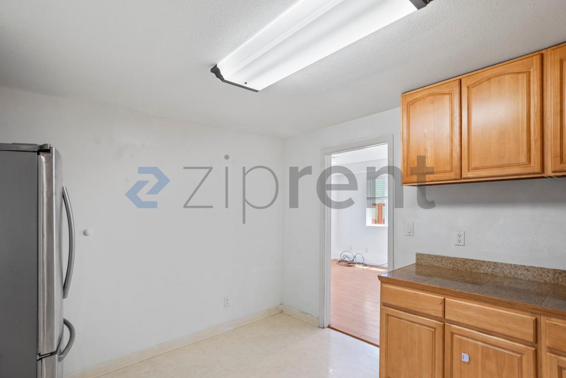 Building Photo - Unit