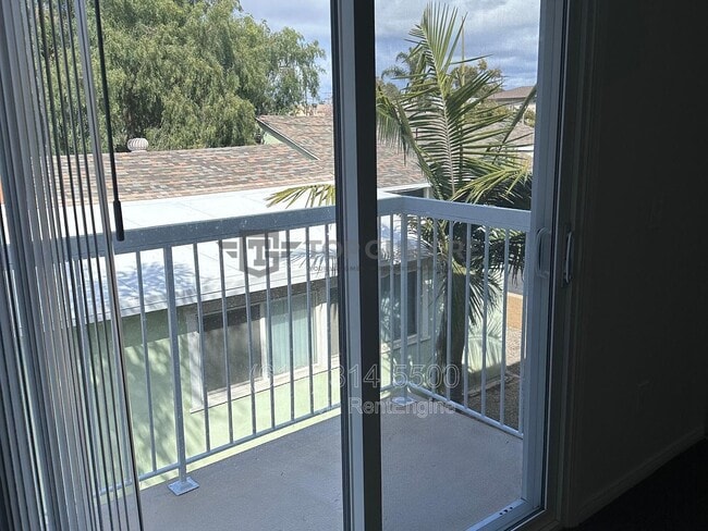 Building Photo - 1182 Holly Ave