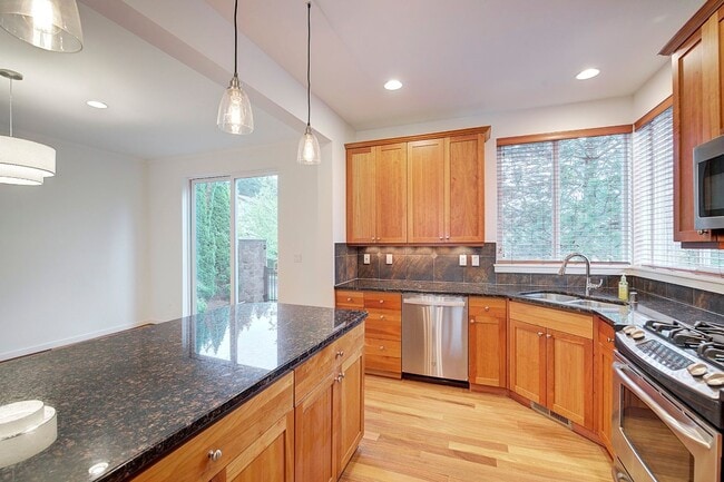 Building Photo - 3Bd/2.5Ba Issaquah Home