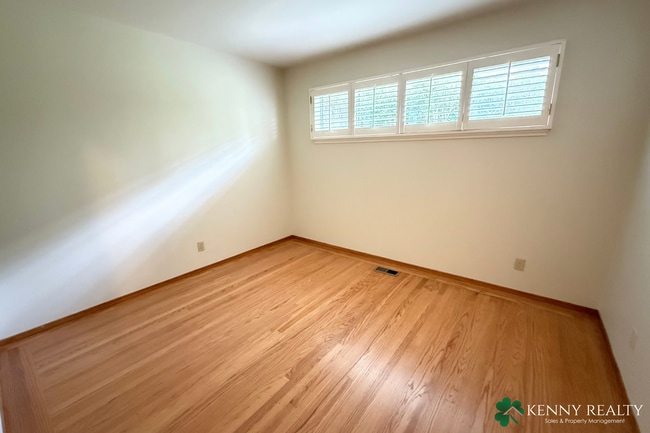 Building Photo - Spacious 4 Bedroom Home in San Mateo Hills...