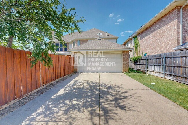 Building Photo - Elegant 5-Bedroom Home for Rent in Prime C...