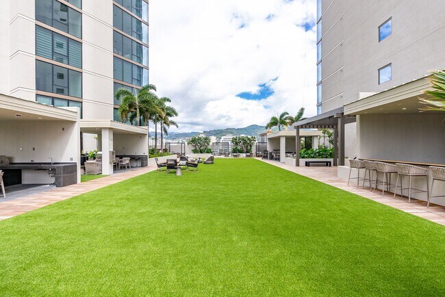 Building Photo - Sky Ala Moana (West) #3305 - Fully Furnished 1 BR/1 BA/1 Parking