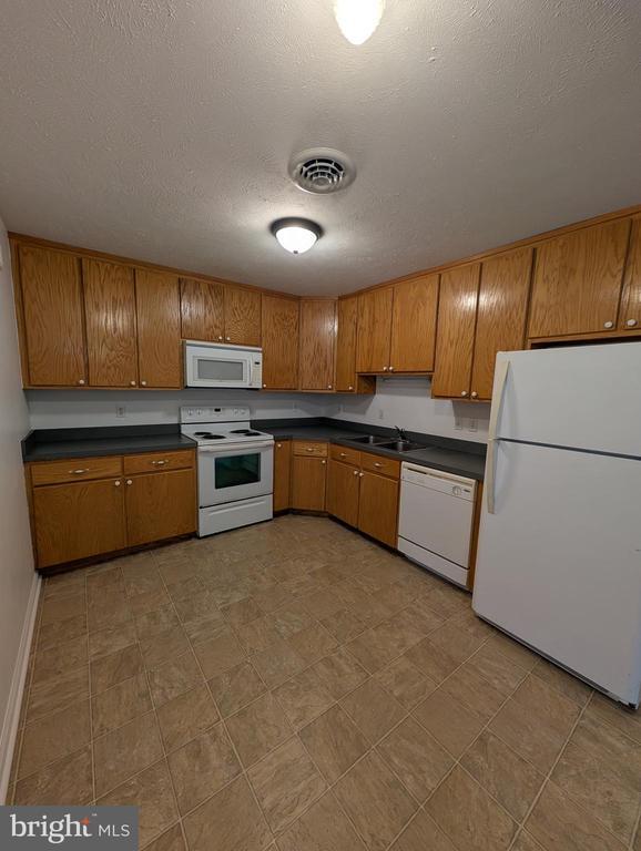 Building Photo - 26183 S Sandgates Rd