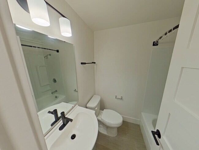 Building Photo - 685-695 East 16th Alley