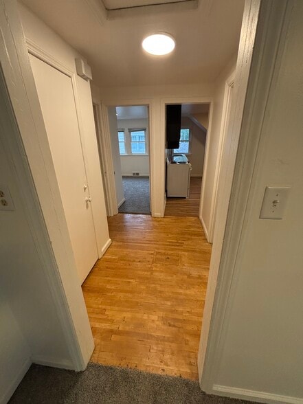 Vintage hardwood hallway - 917 S Division St