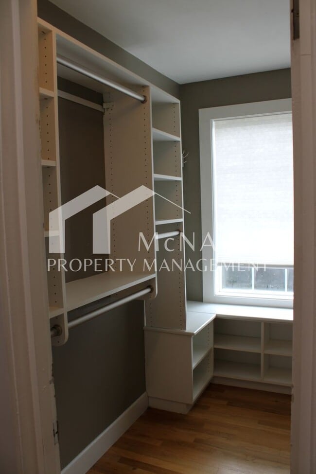 Building Photo - 5 Bedroom, 4 Bathroom Historic Tacoma Home