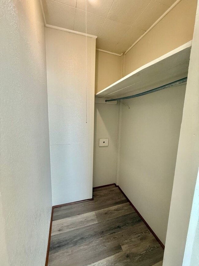 Building Photo - Updated 4 bedroom!