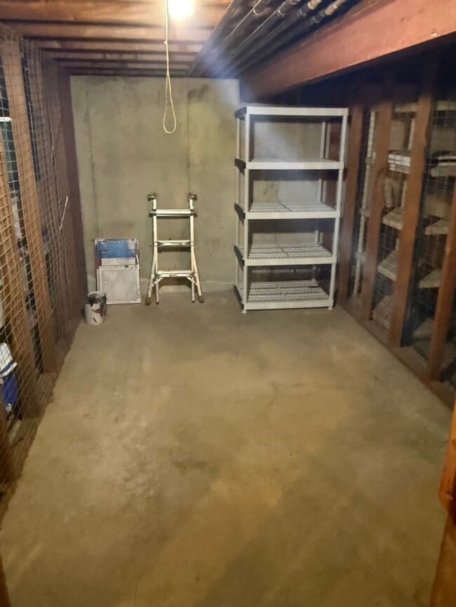 Building Photo - Fantastic Centrally Located Condo